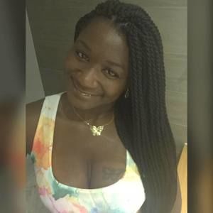 Meet your Posher, Dionne